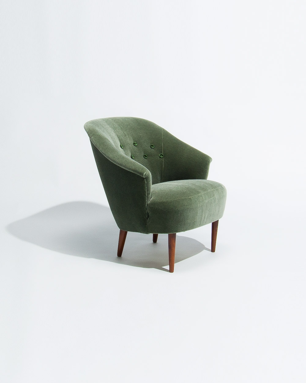 Carl Malmsten Swedish lounge chair from the 1950s upholstered in green mohair velvet from the Sign collection by Chase Erwin