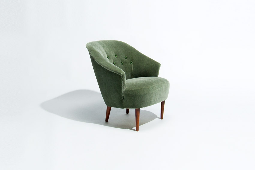 Carl Malmsten Swedish lounge chair from the 1950s upholstered in green mohair velvet by Chase Erwin