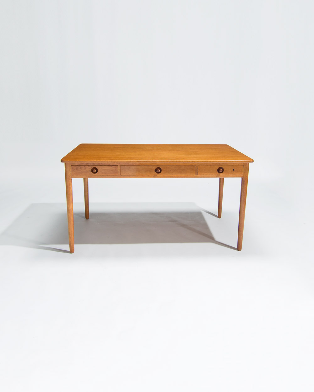 hans-wegner-at305-desk-oak-andreas-tuck-main-view-1