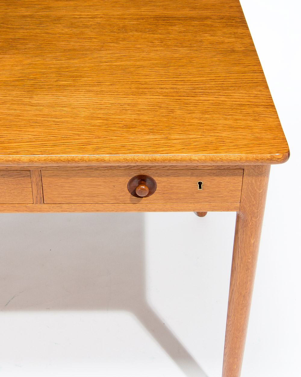 hans-wegner-at305-desk-oak-drawer-handle-detail-6