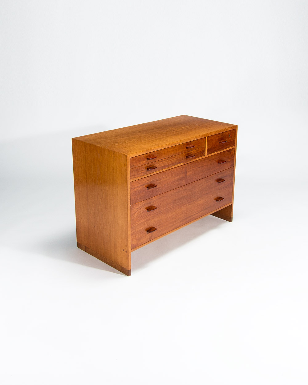 Hans Wegner Ry Mobler chest of drawers three quarter view oak teak 1950s