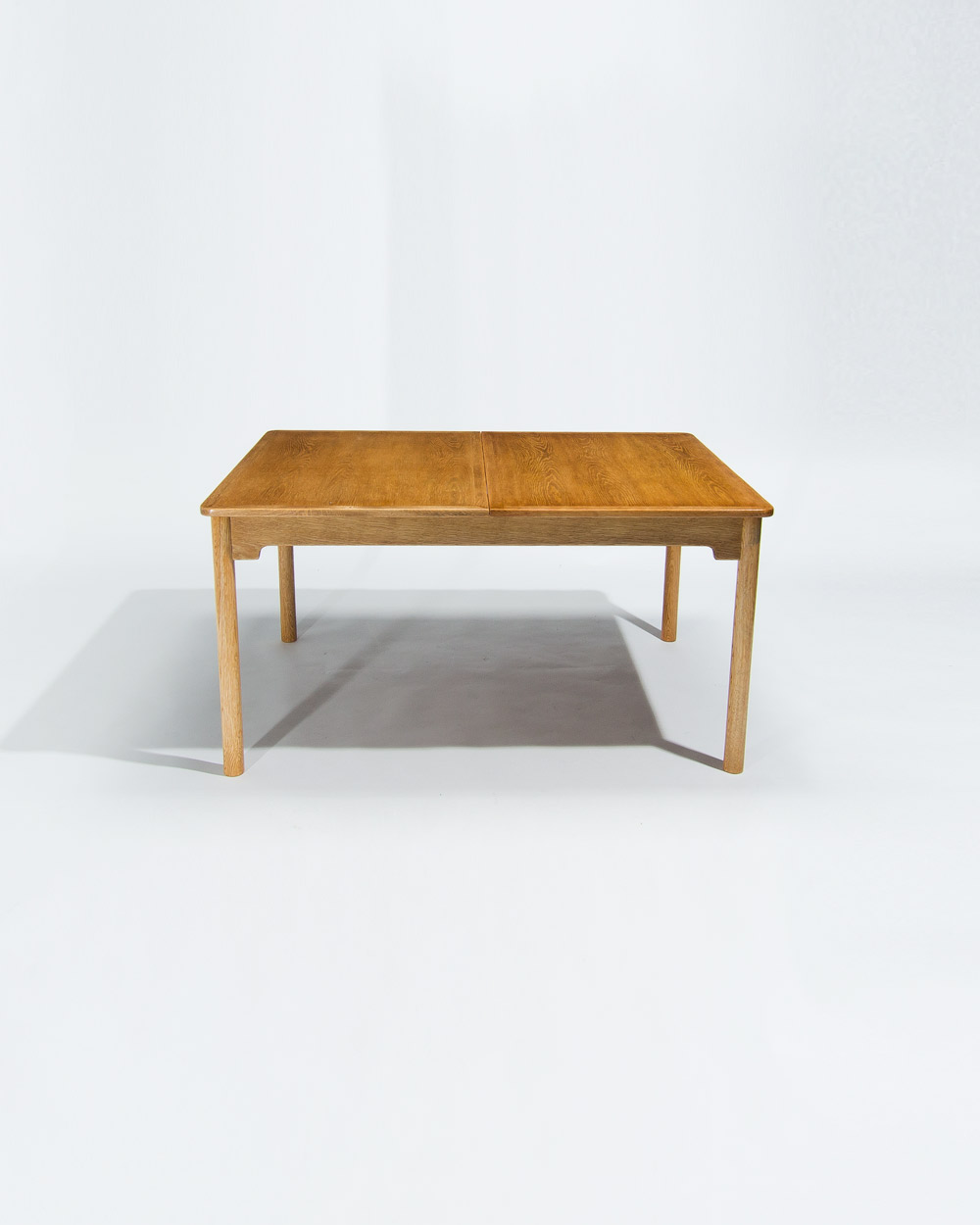 Mid century Swedish oak dining table Borge Mogensen, full view showing overall form and proportions