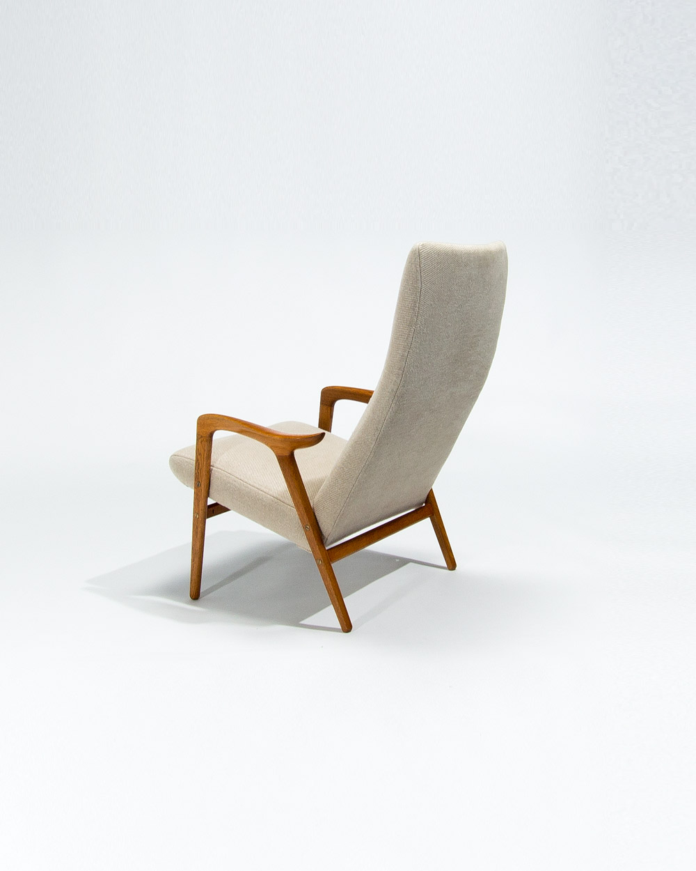 Profile of Swedish mid century lounge chair by Yngve Ekstrom with solid oak frame