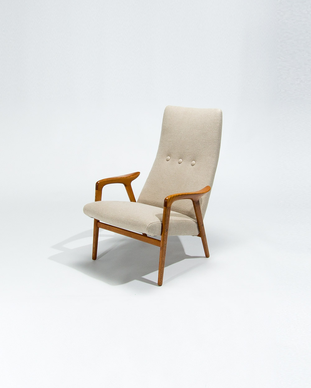 Single Yngve Ekstrom lounge chair for Swedese, front view in textured Pierre Frey linen
